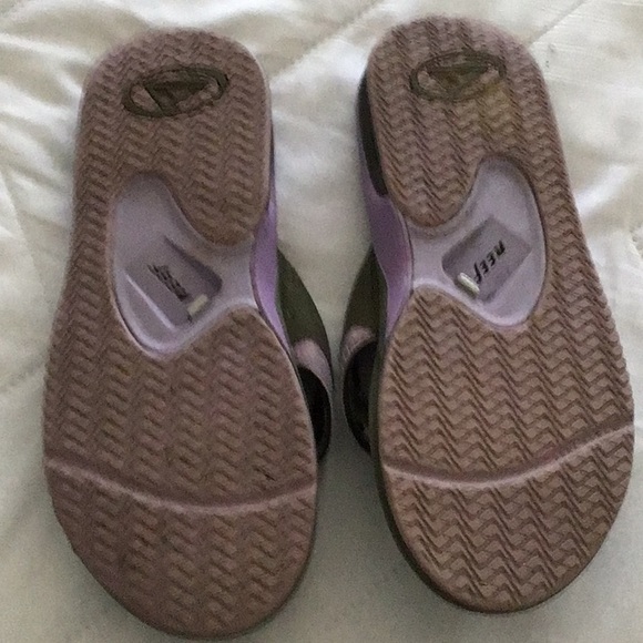 Reef sandals with bottle opener on sole - Picture 2 of 4